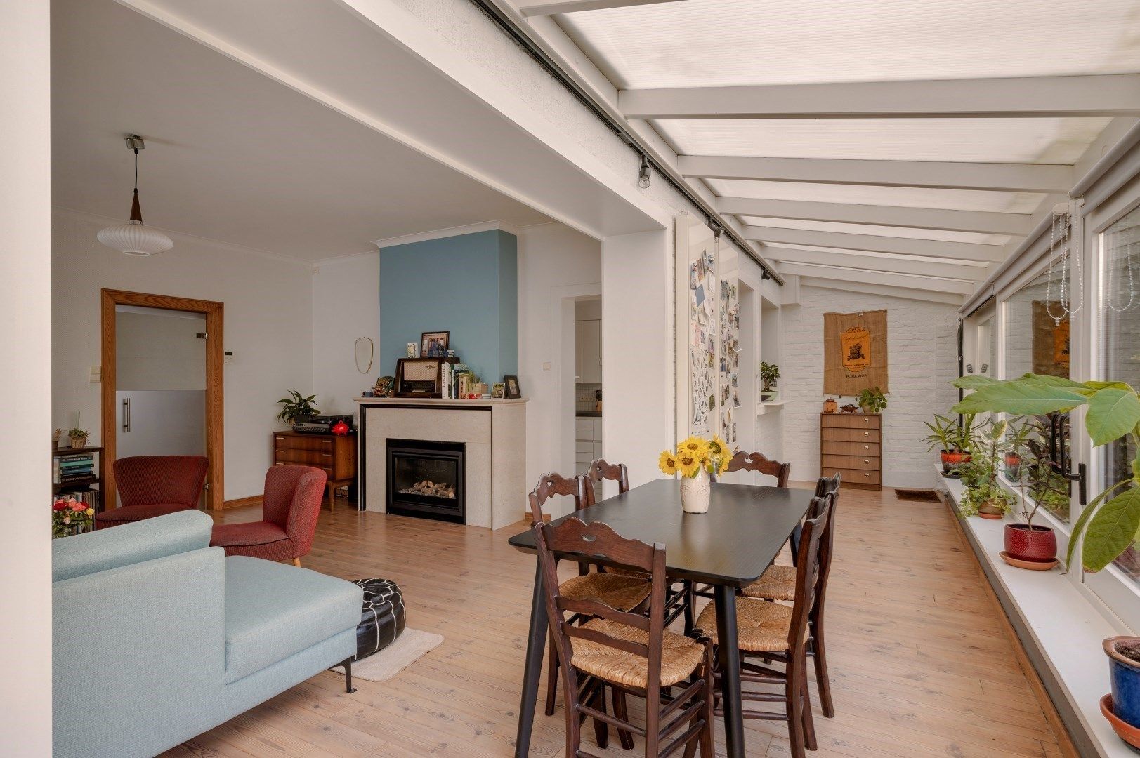 Grote woning met garage, uitweg en mogelijks 5 kamers foto 3