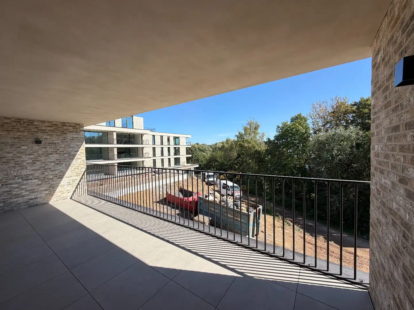 Nieuwbouwappartement met ruim terras foto 2