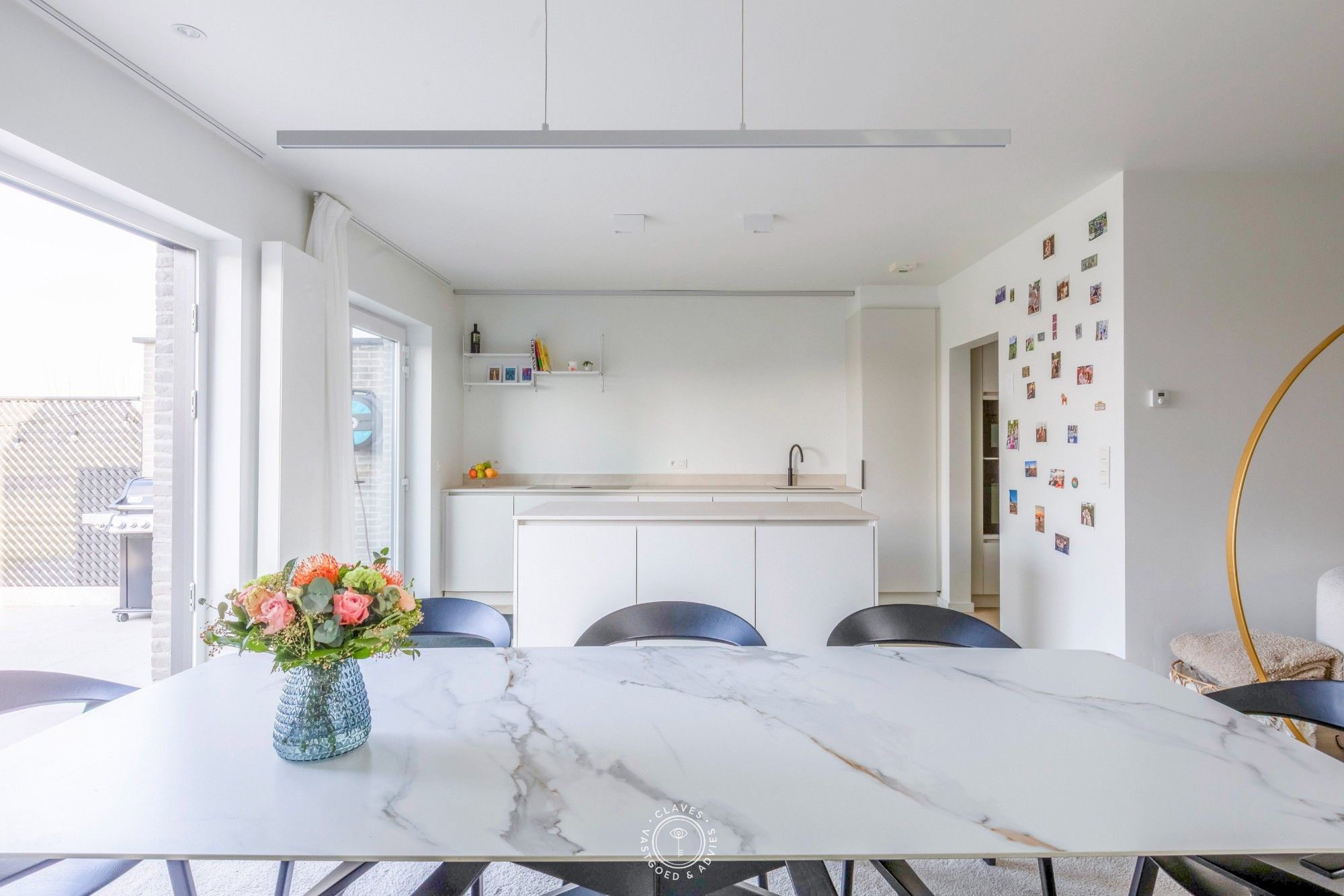 Instapklaar genieten in een moderne woning met tuin en zwembad foto 7