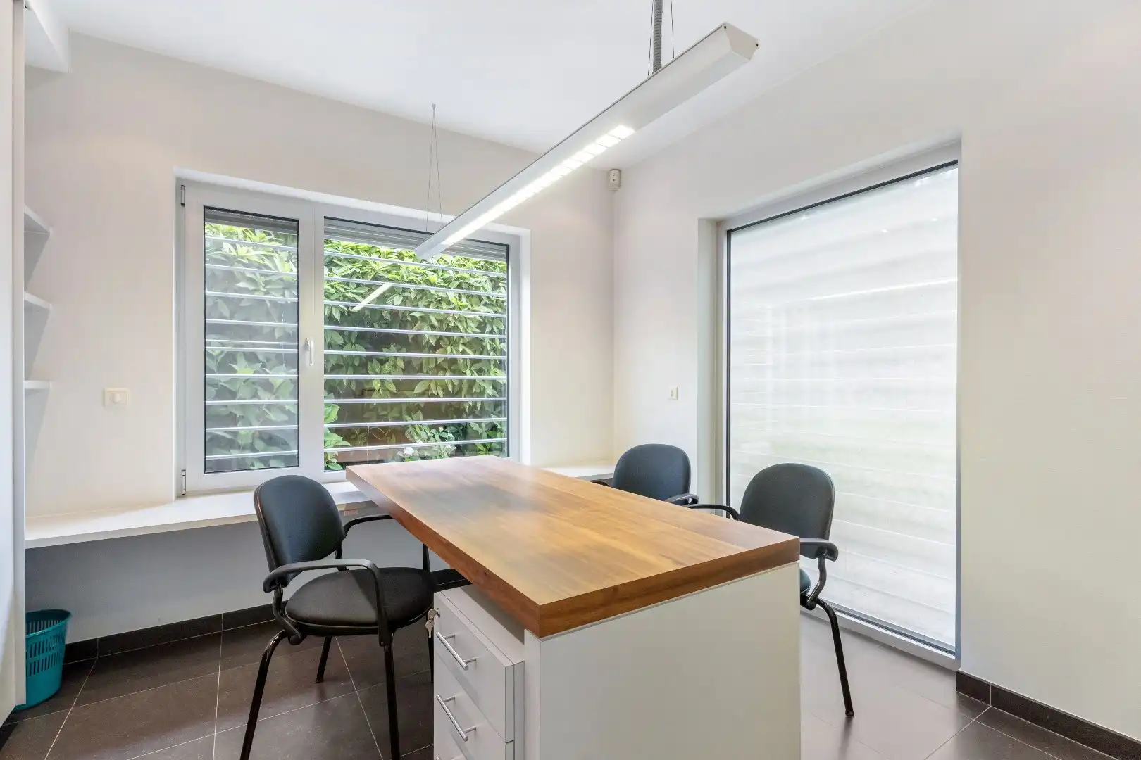 Centraal gelegen handels(woning) met garage op 369m² in Merkem! foto 9