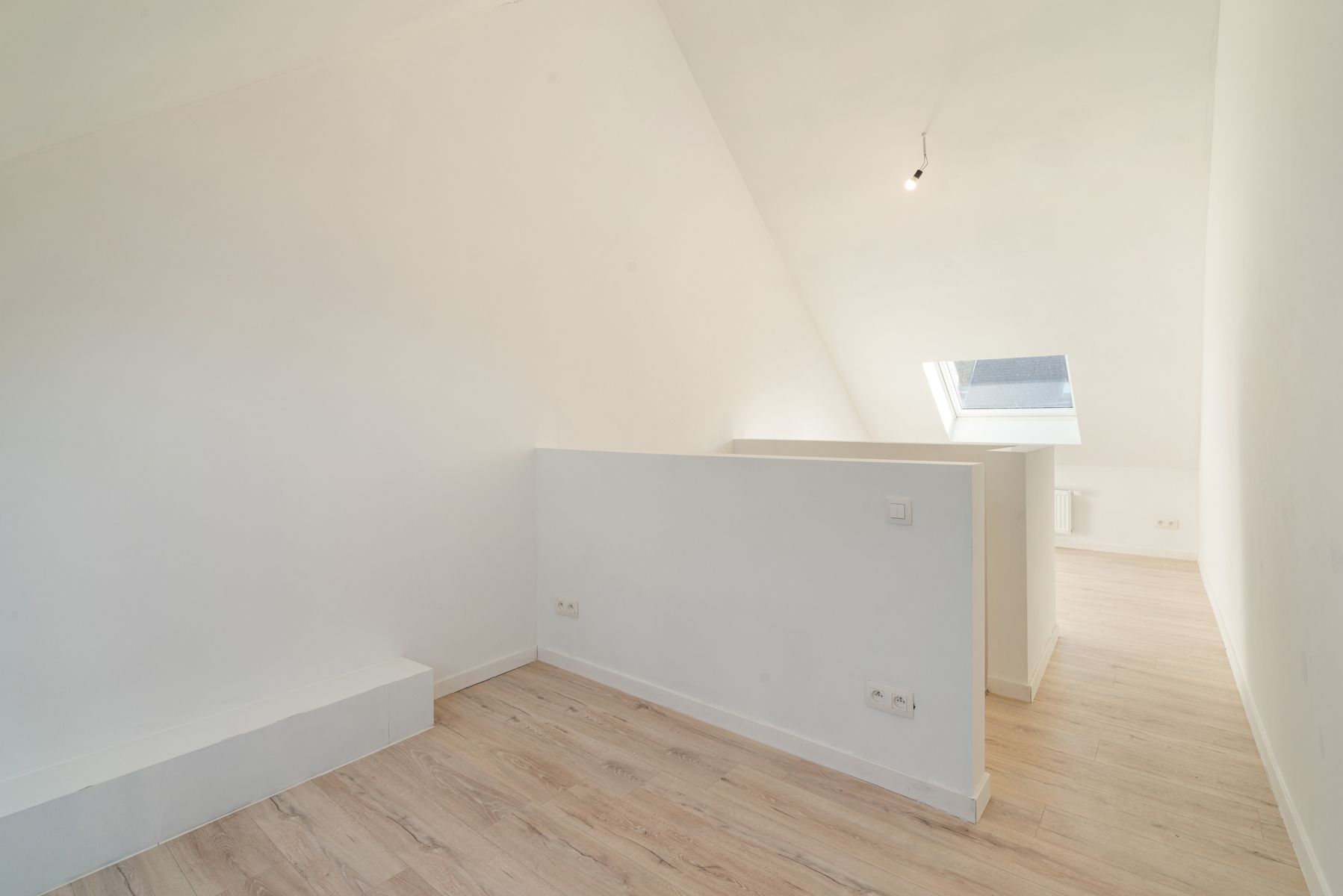 Gerenoveerde woning met zonnepanelen nabij het centrum foto 9