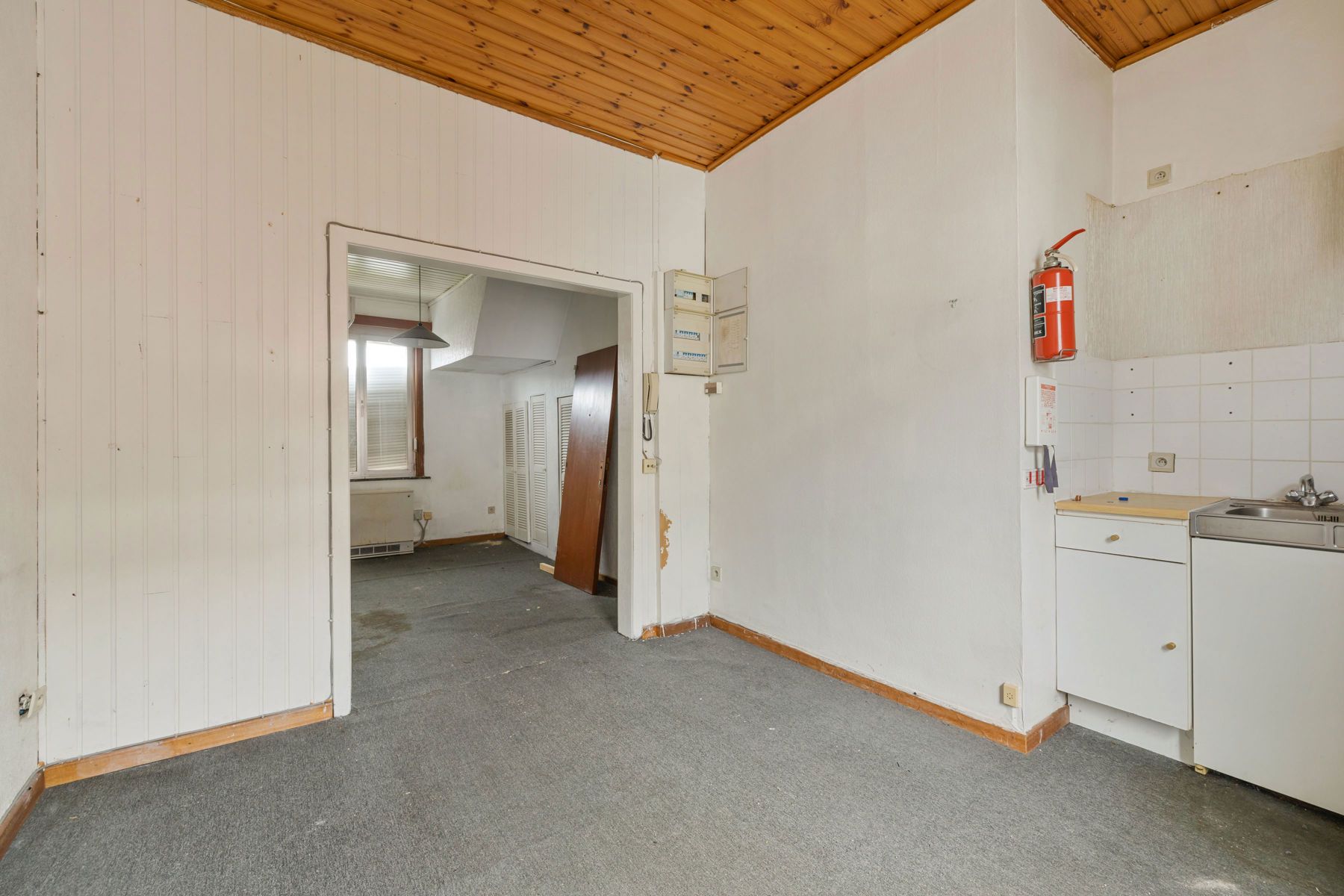 Uiterst interessant renovatieproject met potentieel foto 12