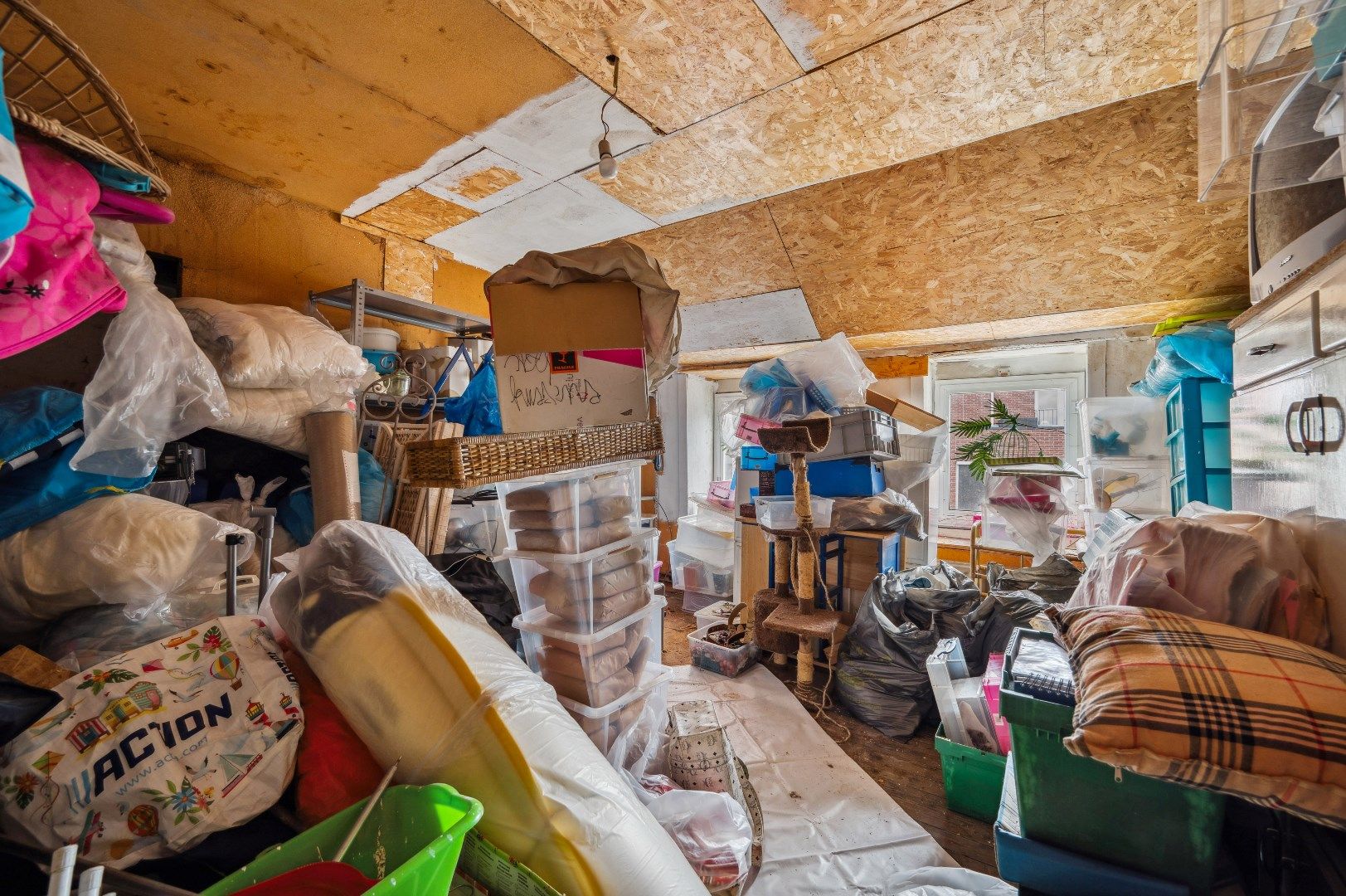 Twee goed gelegen handelspanden, waarvan één met woonst foto 18