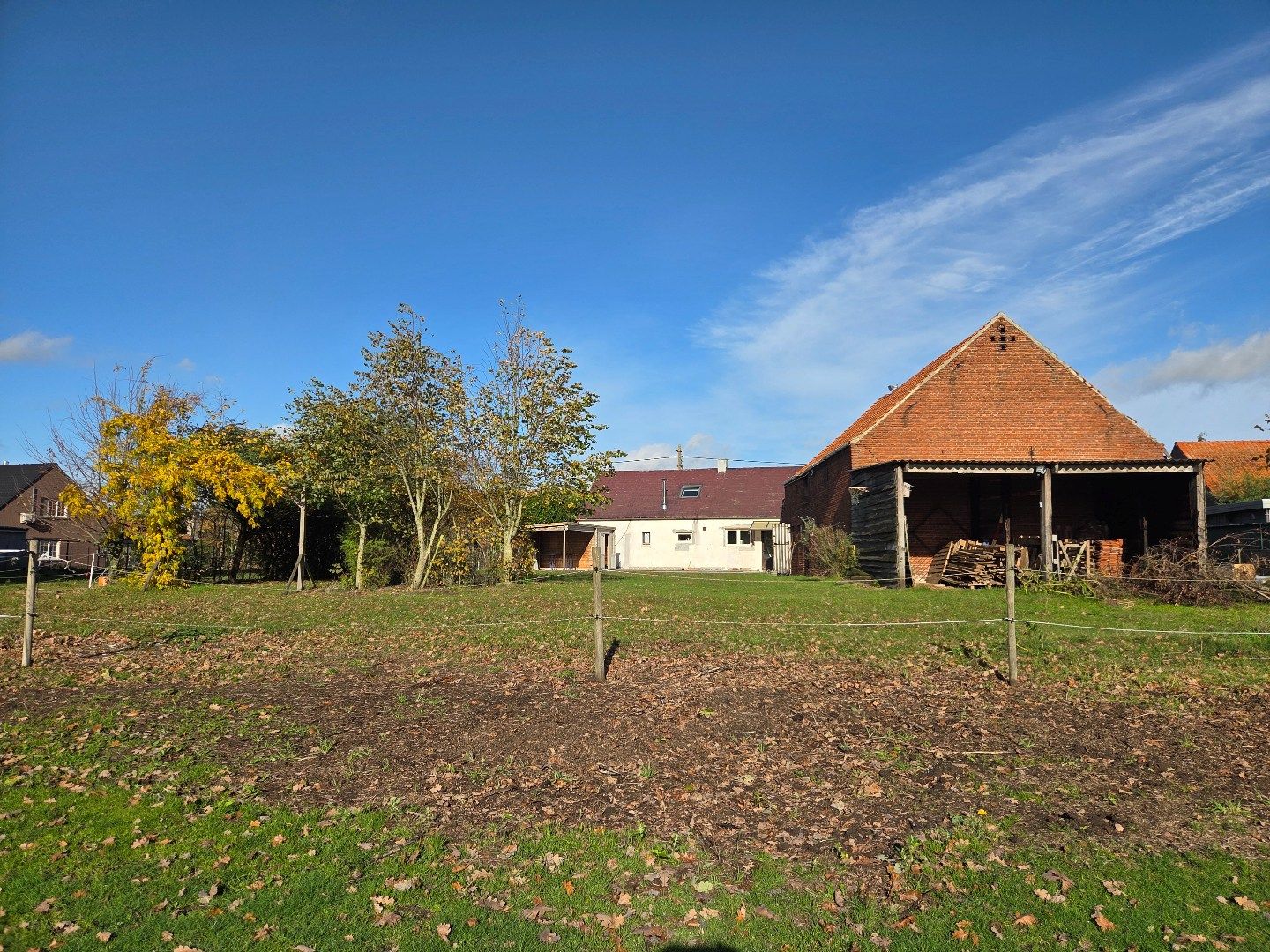 Woning met 3 slpks, schuur met 3 stallen en weiland op 2.288 m² nabij Geel-centrum ! foto 8