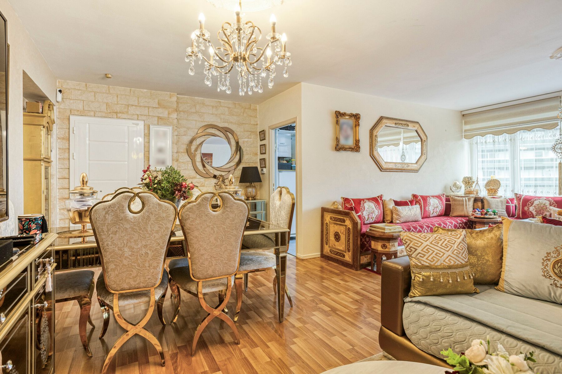 Ruim instapklaar appartement met parking foto 7