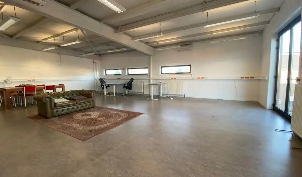 Budgetvriendelijk kantoor te huur vlakbij R4 in Laarne foto 2