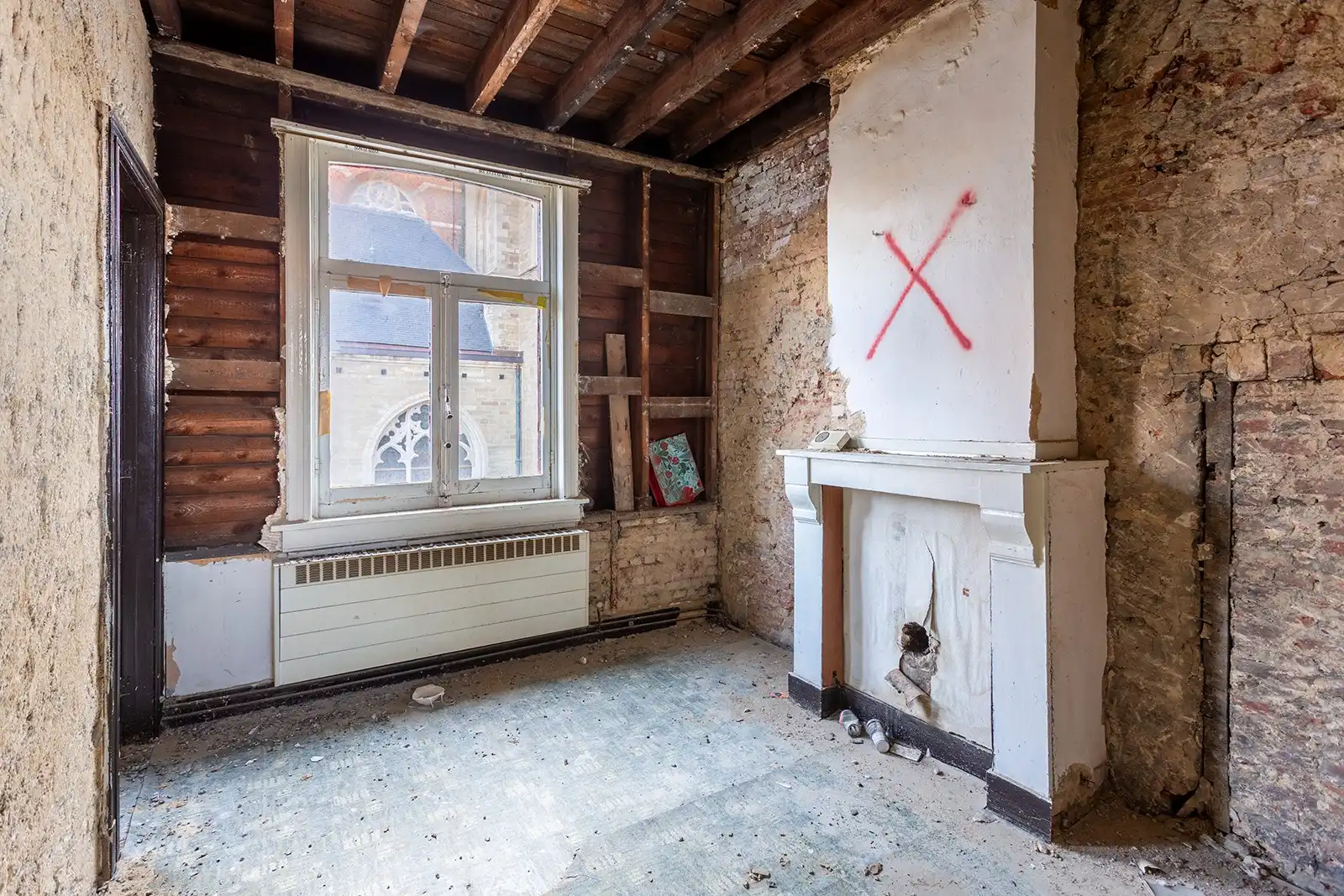 Ruime te renoveren woning met tuin en garage foto 7