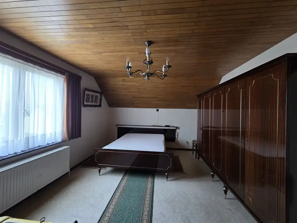 Ruime, op te frissen 3-gevelw met 4 slpks, gar en tuin foto 15