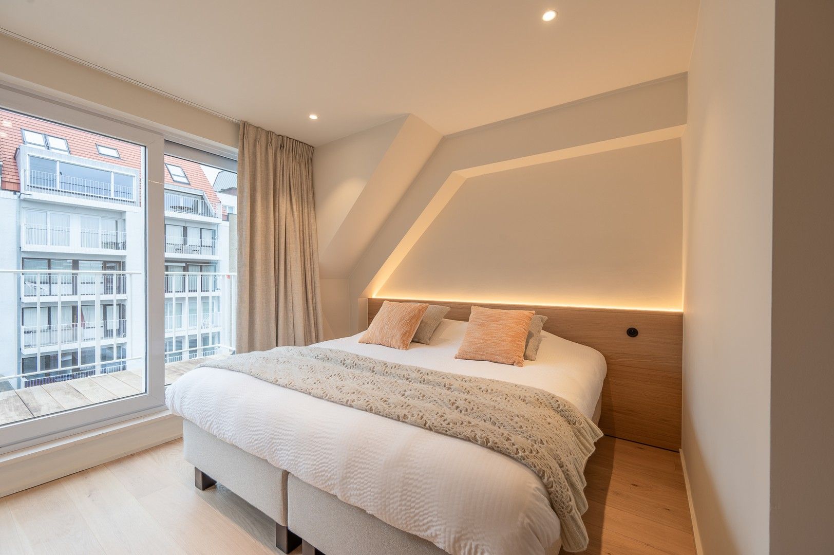 Prachtig gerenoveerd penthouse appartement heel goed gelegen vlakbij de zee en de winkels. foto 15