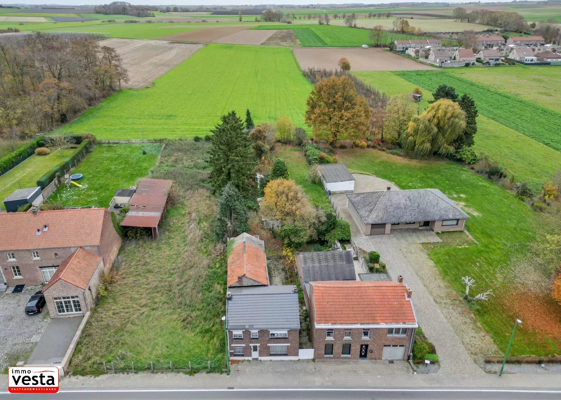 Te renoveren woning op goede locatie foto 3