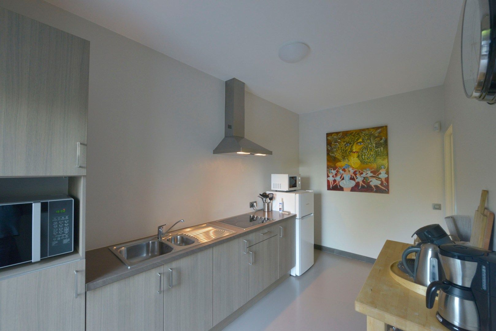 Ruime benedenwoning met garage, polyvalente ruimte, terras, badkamer en 1 slpk te koop te Klemskerke (De Haan) foto 8