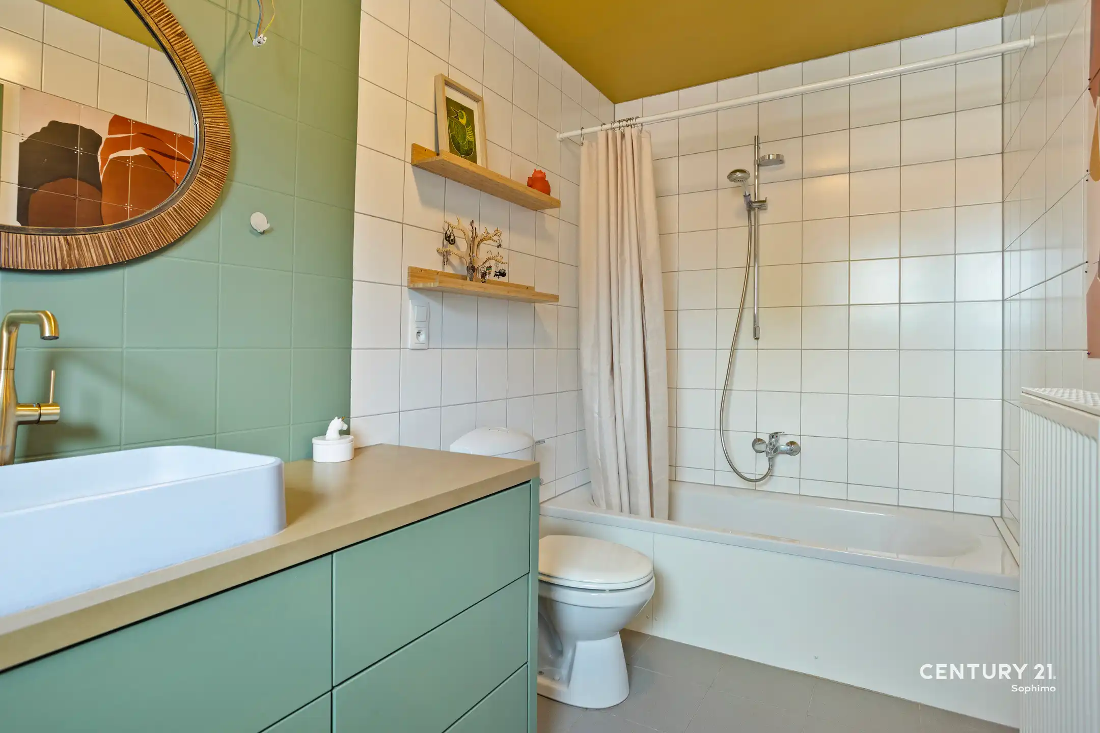 Recente, instapklare woning met 4 slaapkamers foto 16