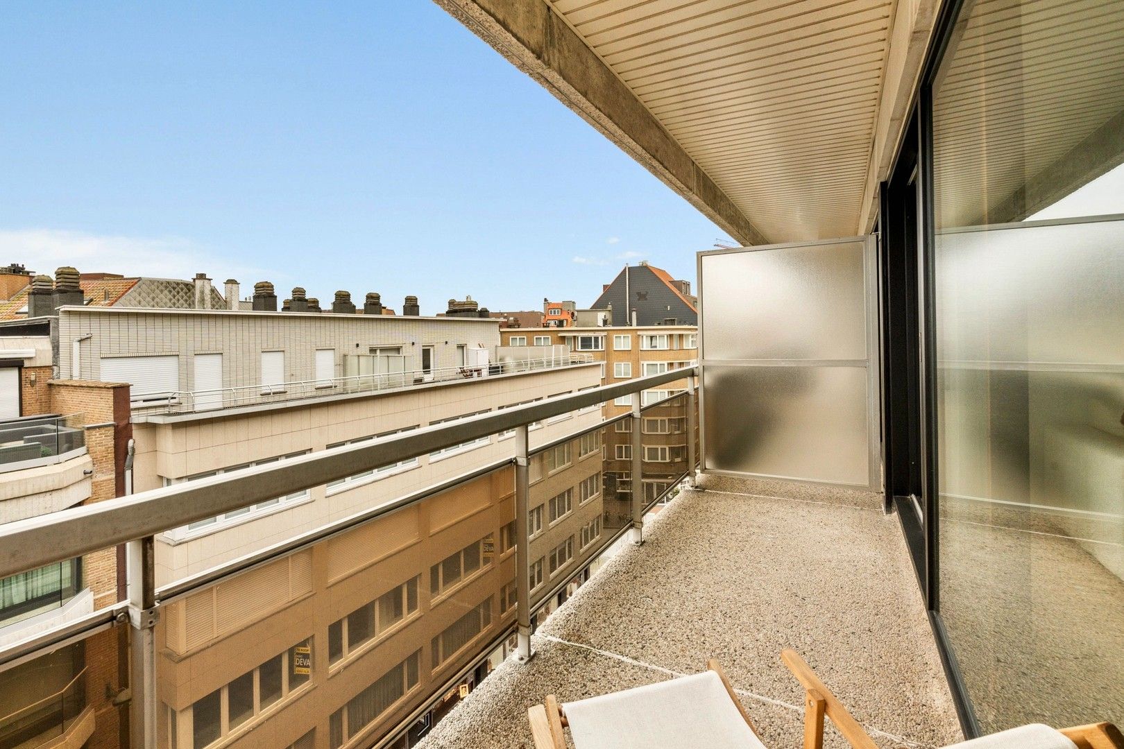 Volledig gerenoveerd appartement met zuidgericht terras heel centraal gelegen op de Kustlaan. foto 21