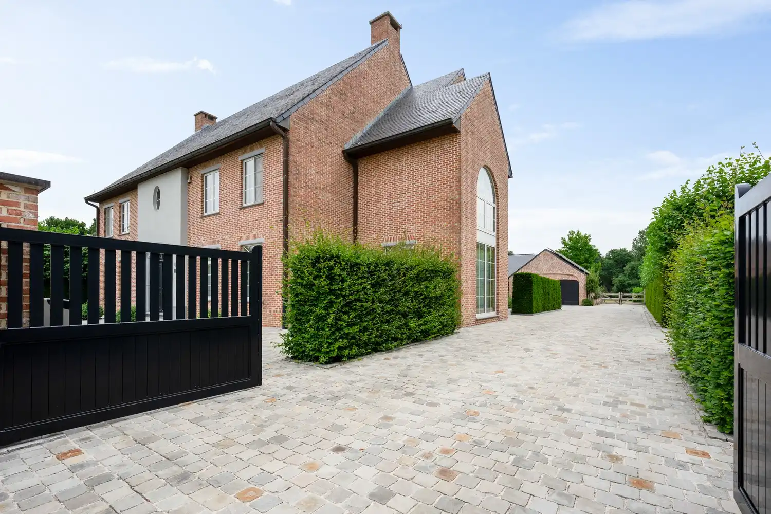 Exclusieve villa met 550 m² bewoonbare oppervlakte op een prachtig perceel van 5.458 m² nabij het centrum van Heist-op-den-Berg foto 5