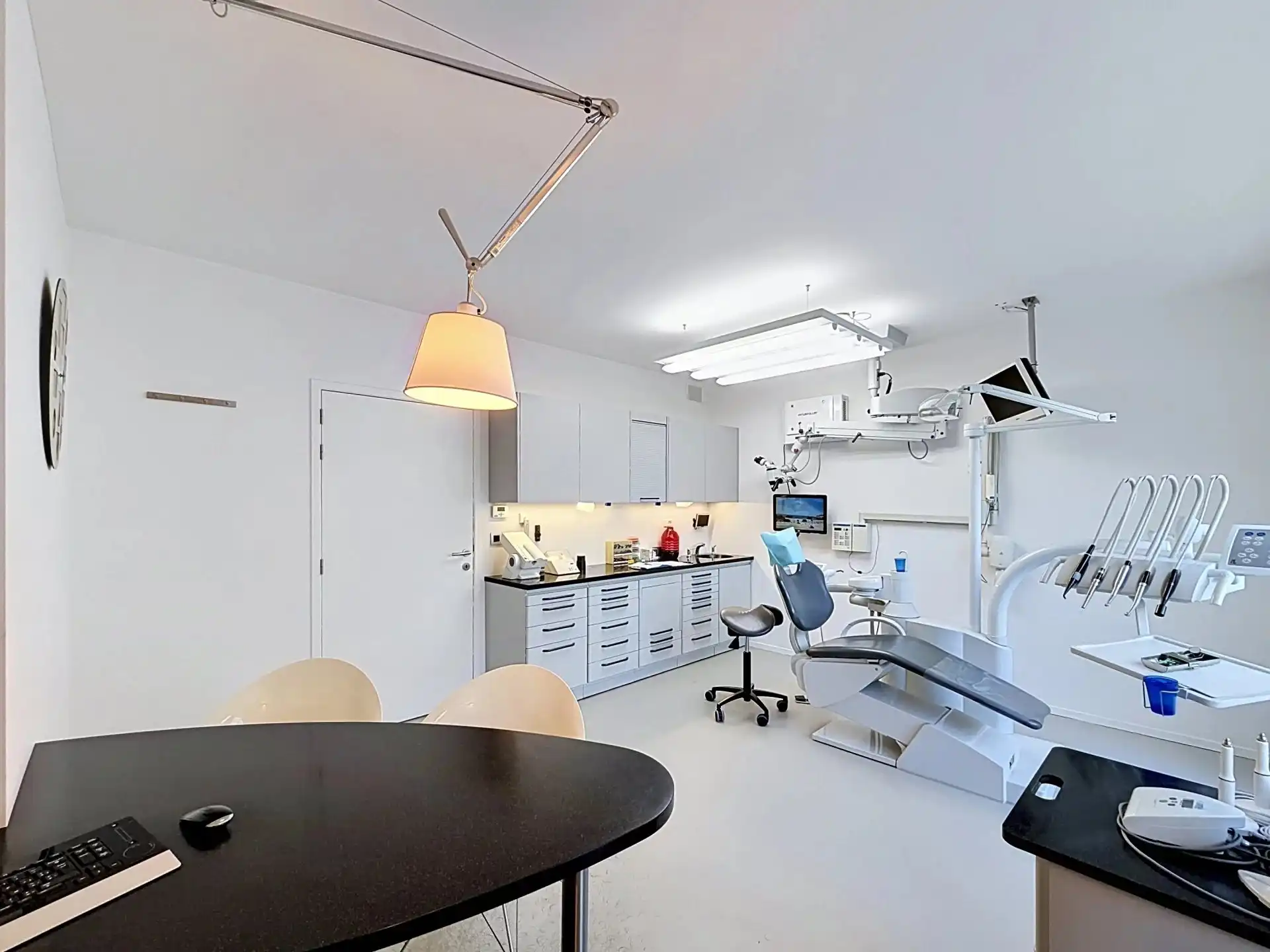 Moderne woning met 3 slaapkamers en praktijk of kantoorruimte op mooi perceel foto 8