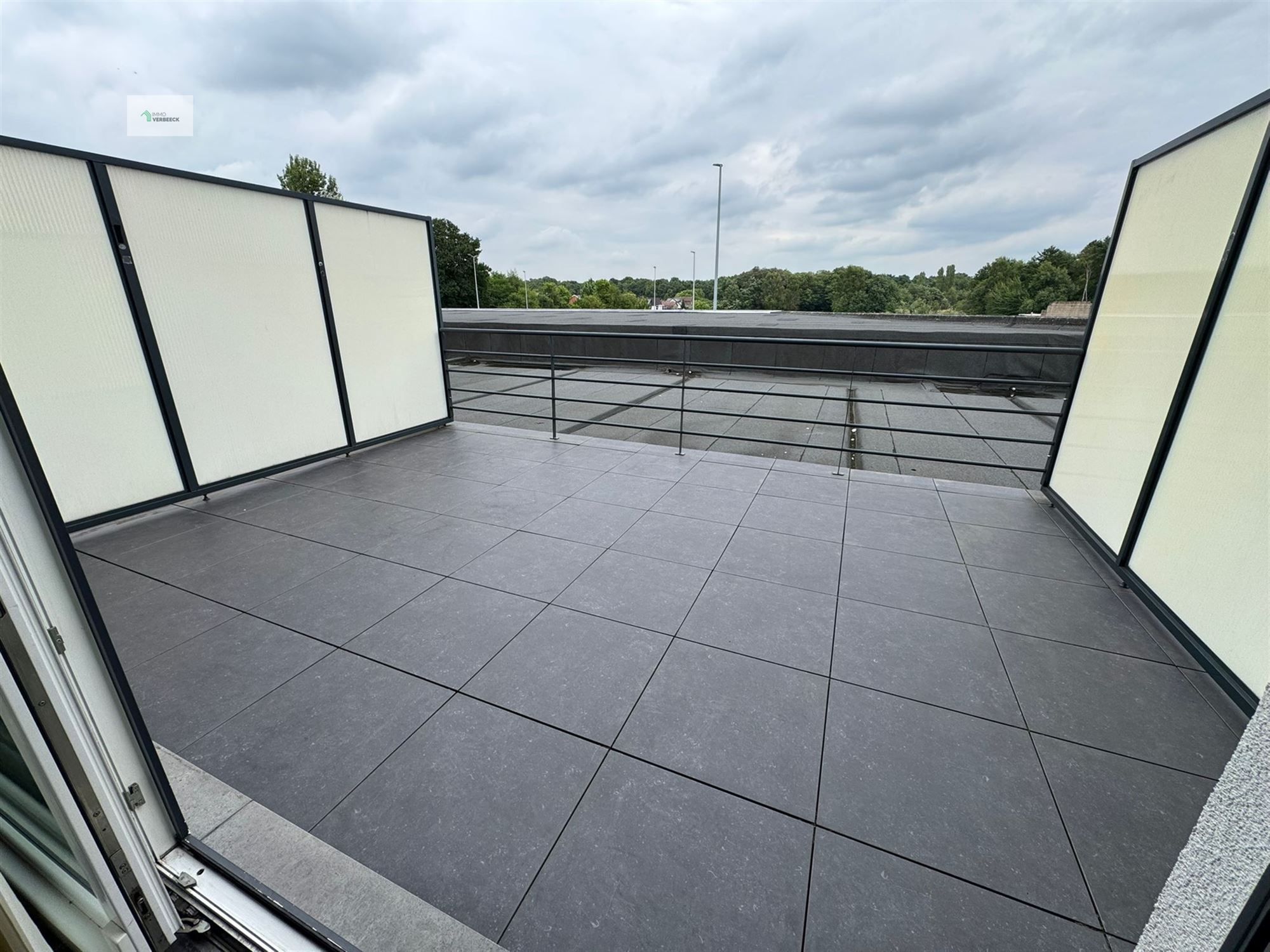Instapklaar één slaapkamer appartement met afgesloten garage foto 17