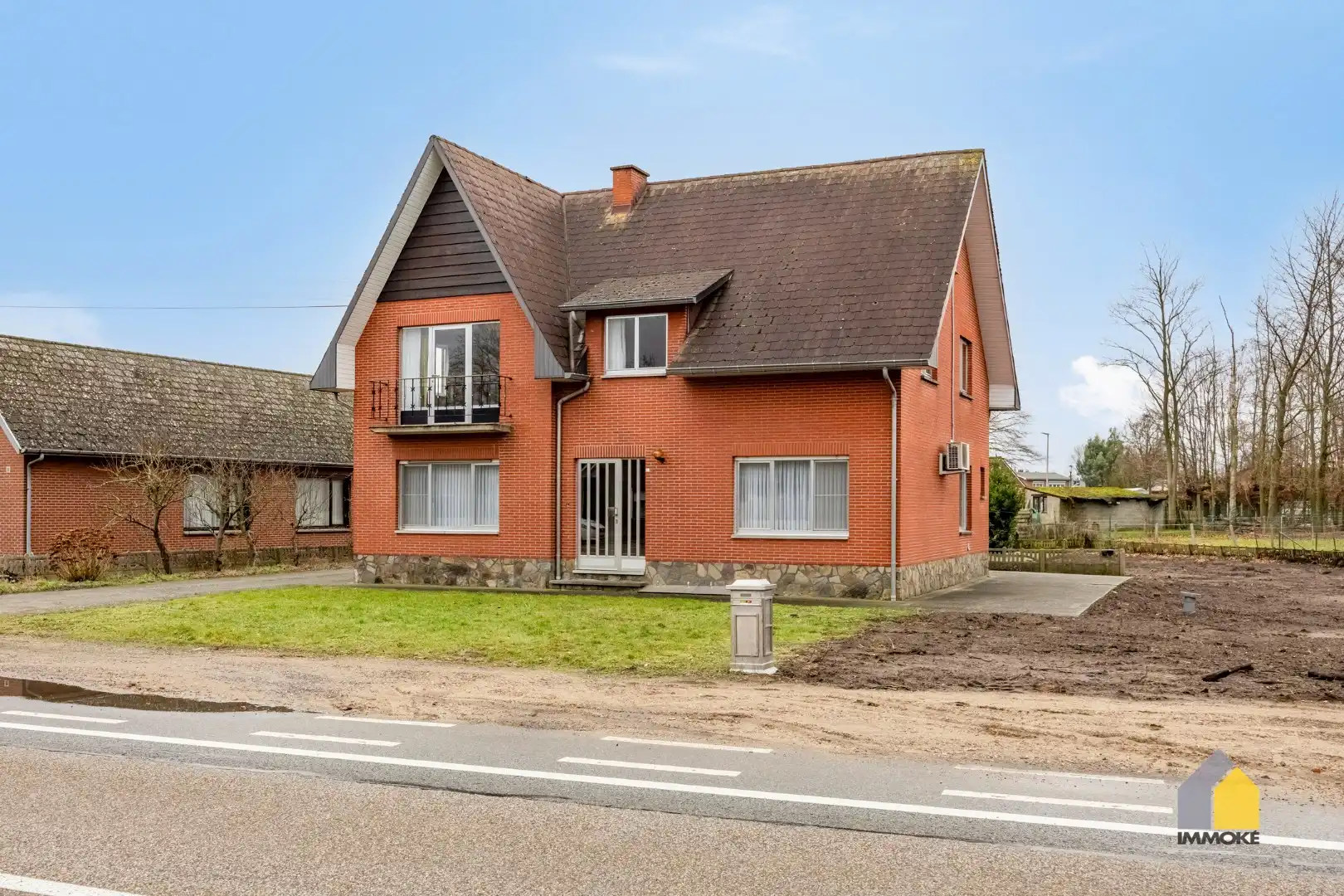 Neeroeteren: Op te frissen, vrijstaande woning op 8 a 53 ca met 5 slpks. foto 32