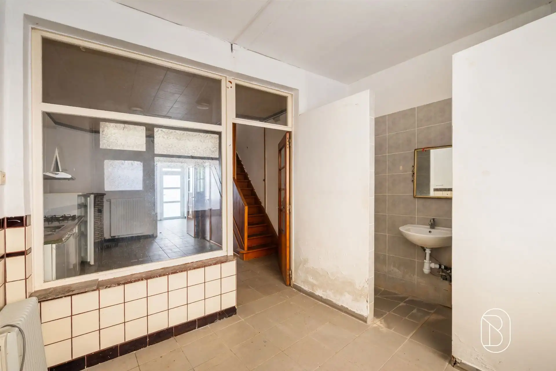 Rijwoning met 3 slaapkamers en koer! foto 8