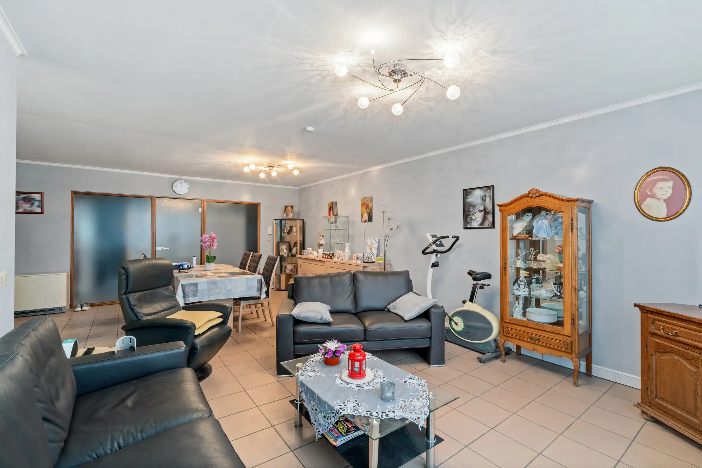 Appartement met 2 slpks, terras en garage foto 4