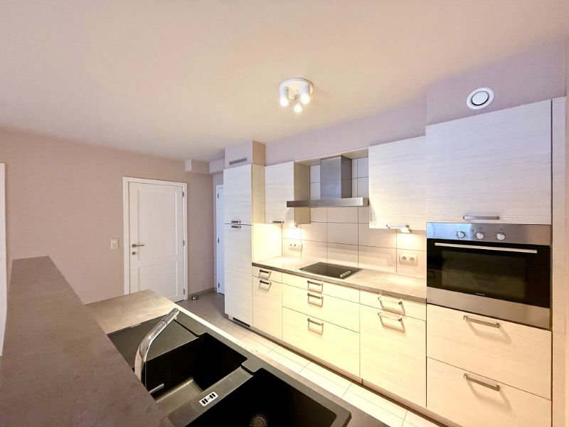 Instapklaar gelijkvloers appartement met 2 slaapkamers, garage en ruim terras foto 8