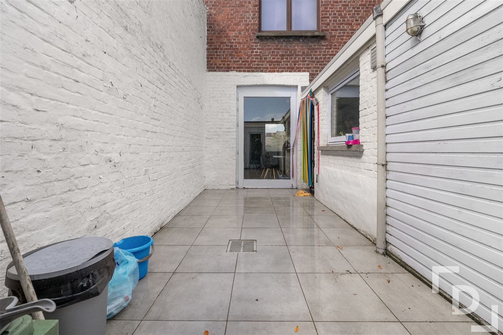 Stadswoning met 3 slaapkamers en koer te koop in Ieper. foto 14
