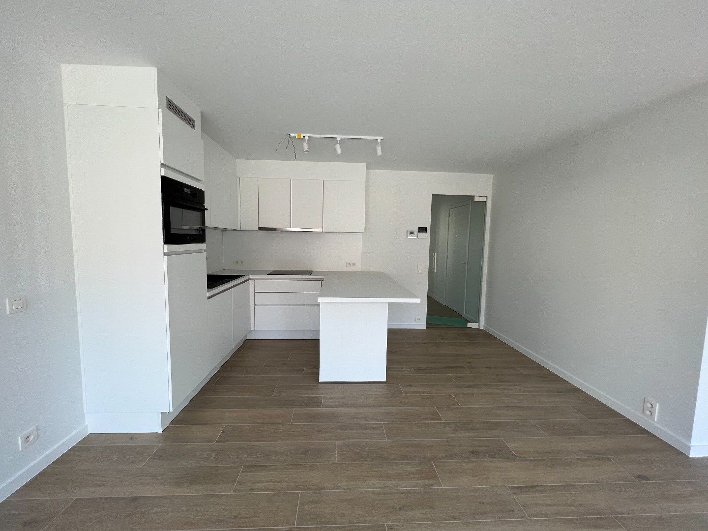 NIEUWBOUWAPPARTEMENT MET 2 SLAAPKAMERS, TERRAS EN CARPORT IN IEPER foto 4