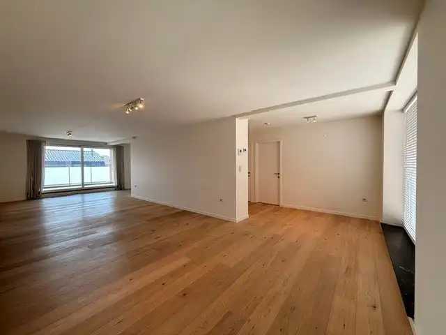 Luxe duplexappartement te huur in het hart van Maaseik, met lift, 2 slaapkamers en 2 terrassen.  foto 5