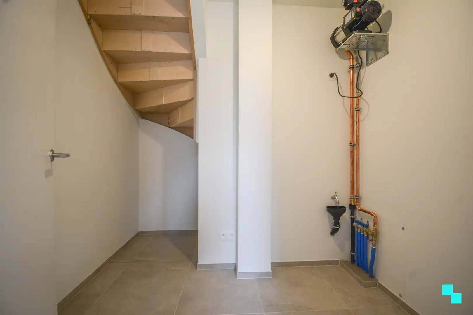 Volledig afgewerkte nieuwbouwwoning met carport te Sleihage foto 10