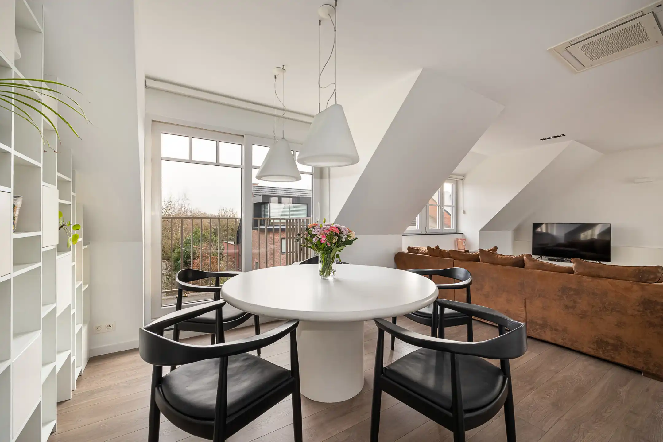 Knap dakappartement met fantastisch terras + garagebox foto 8