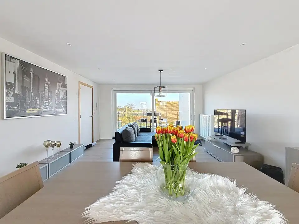 Recent appartement met 2 slaapkamers, terras en garage foto 4