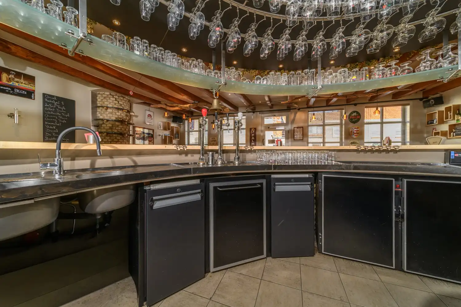 BEVEREN AAN DE IJZER: Handelszaak (momenteel horeca) met heel wat ruimte, woonst én zalige tuin op 1.150m² totale grondoppervlakte. foto 5