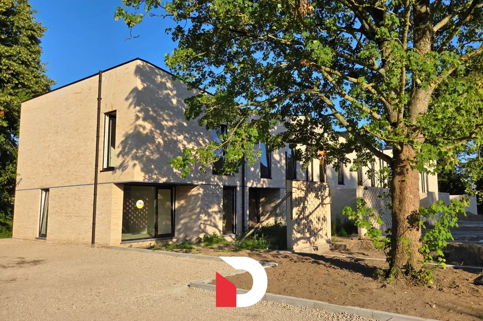 Kleinschalig woonerf met 7 duurzame nieuwbouwhuizen nabij Brugge en Oostkamp foto {{pictureIndex}}