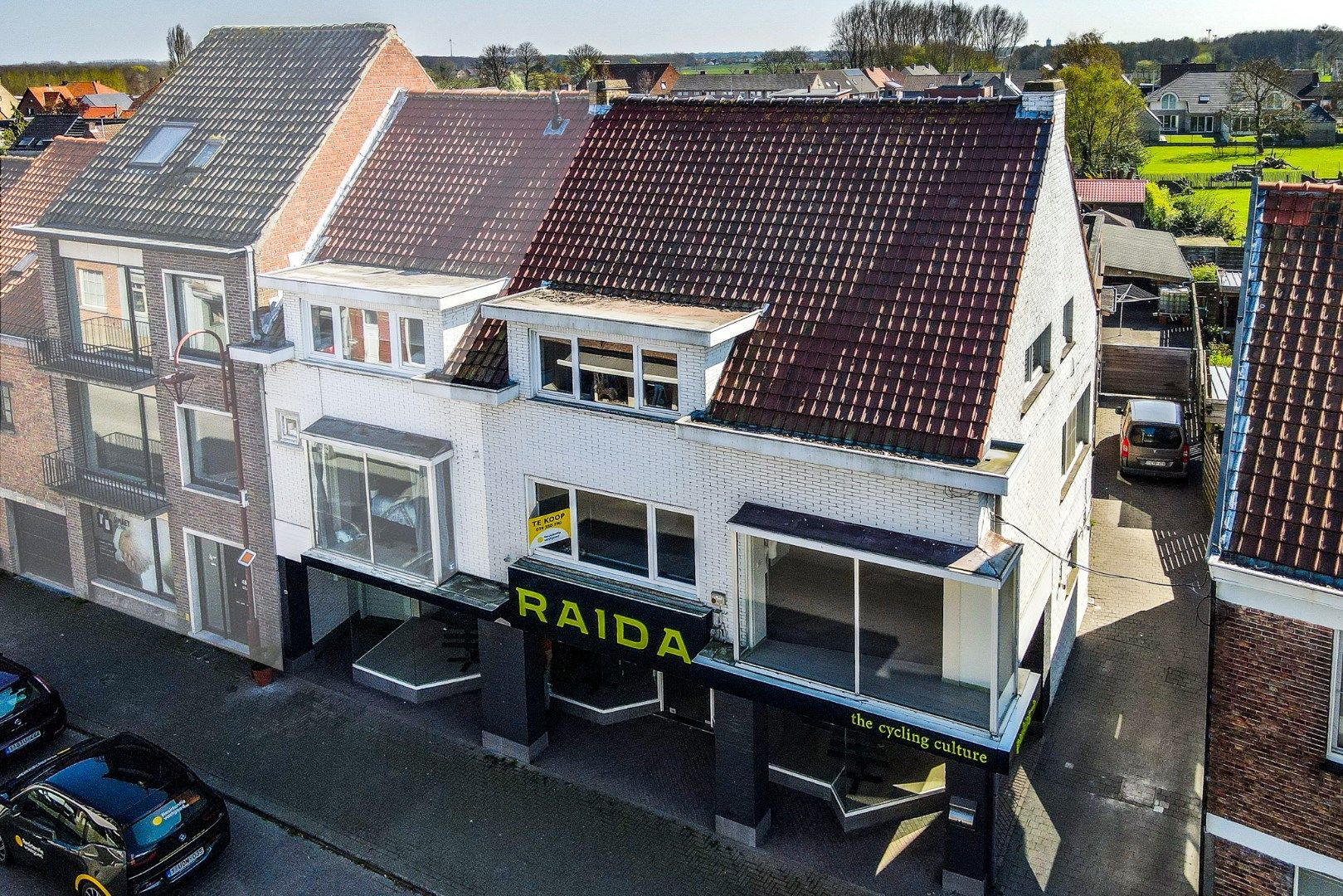 Ruime handelswoning in het centrum van Aartrijke foto 3