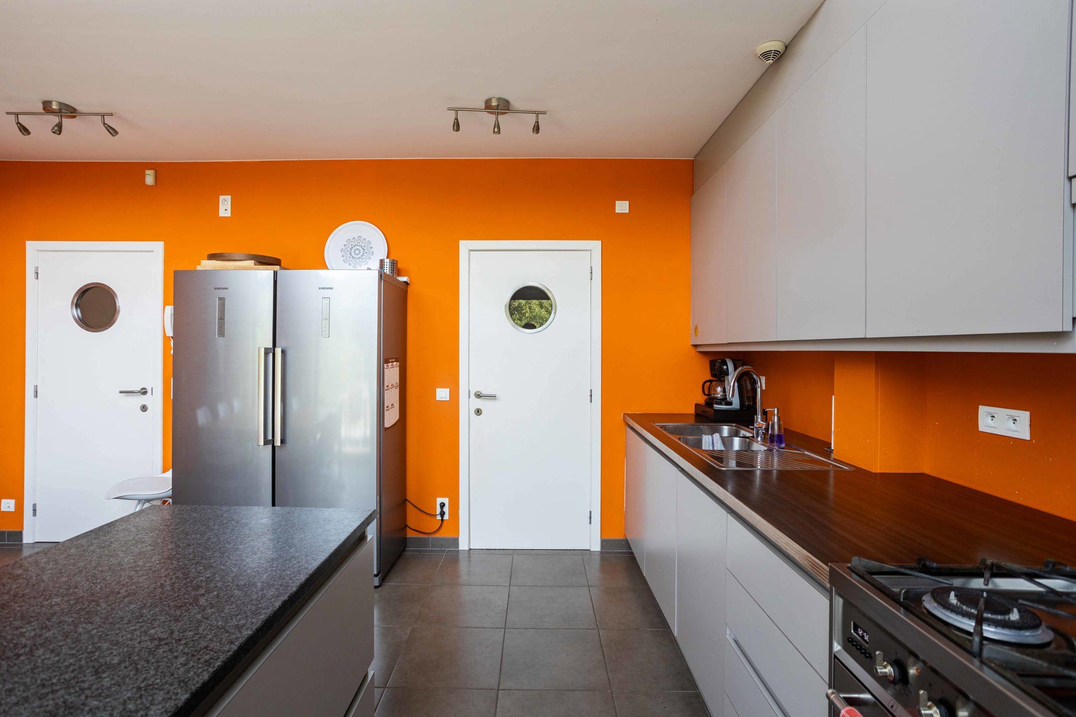 Goed gelegen, ruime & instapklare eigendom met tuin & garage foto 7