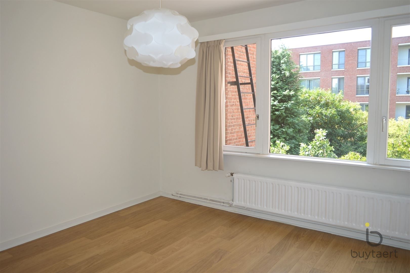 Karaktervolle art deco woning met vier slaapkamers en tuin midden in het welgekende "Pullhof" te Berchem. foto 13