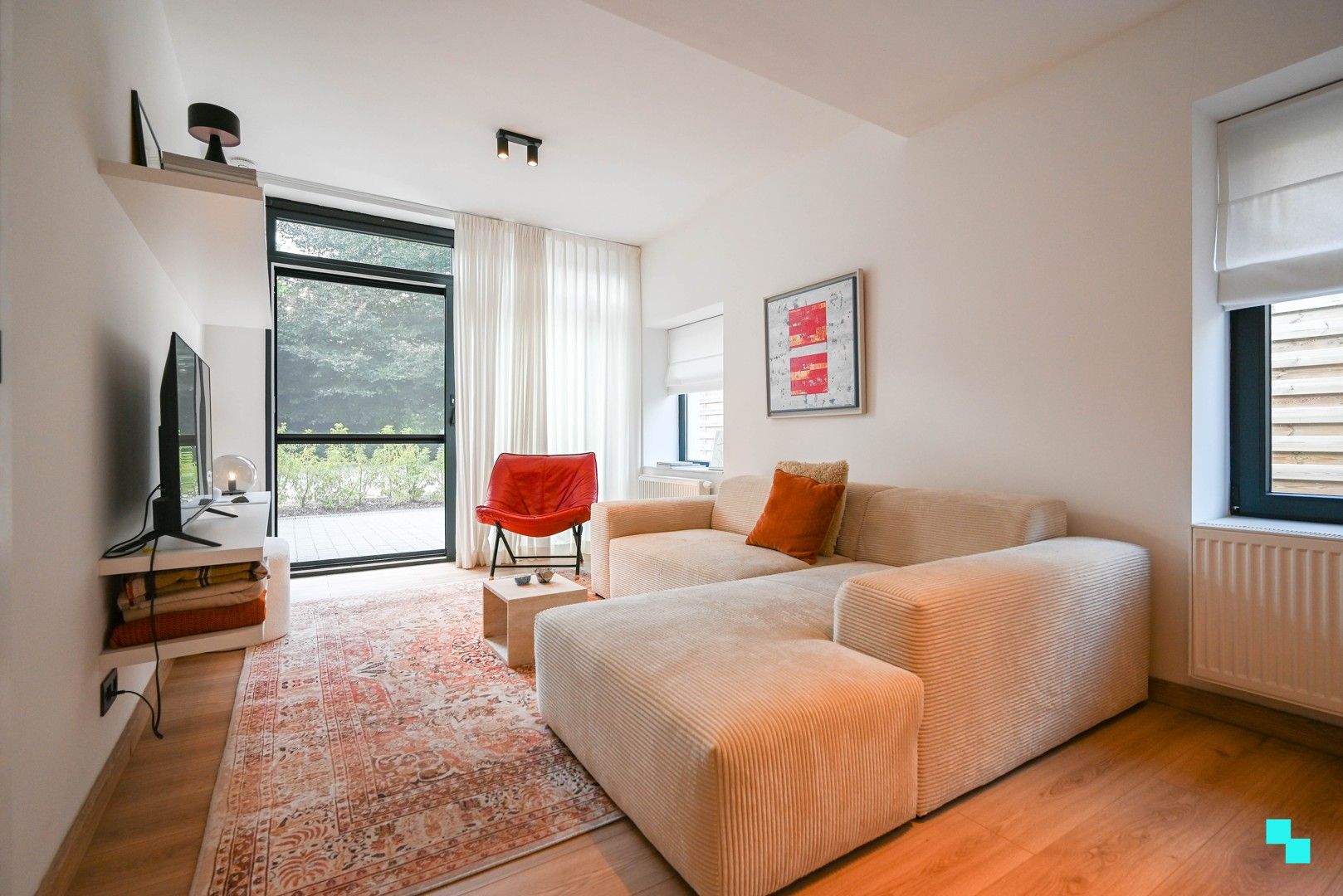 Centraal gelegen, uniek appartement in karaktervol herenhuis foto 4