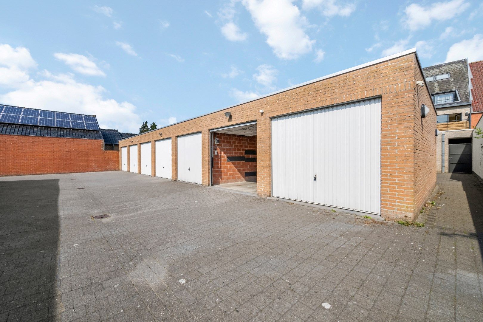 Ruim gelijkvloers appartement met groot terras en garage foto 13