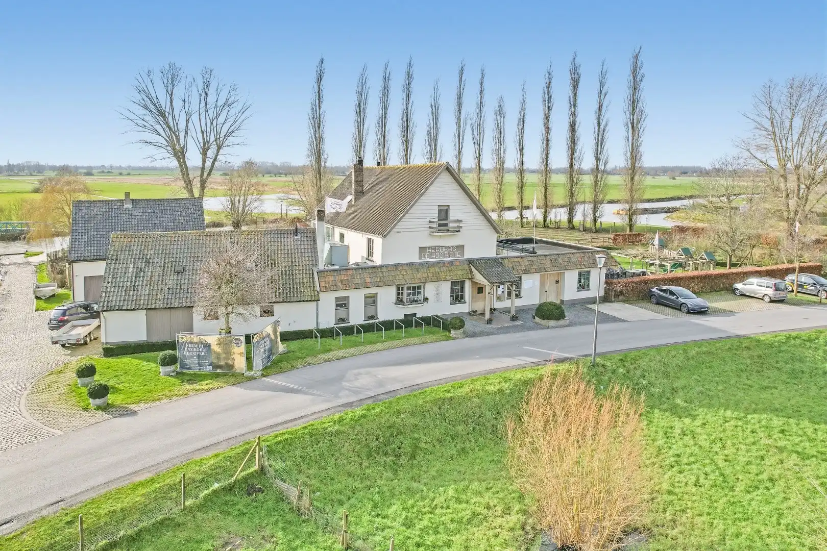 Hoofdfoto van de publicatie: Restaurant met privéwoning en 2 B&B-kamers op 4.370 m²