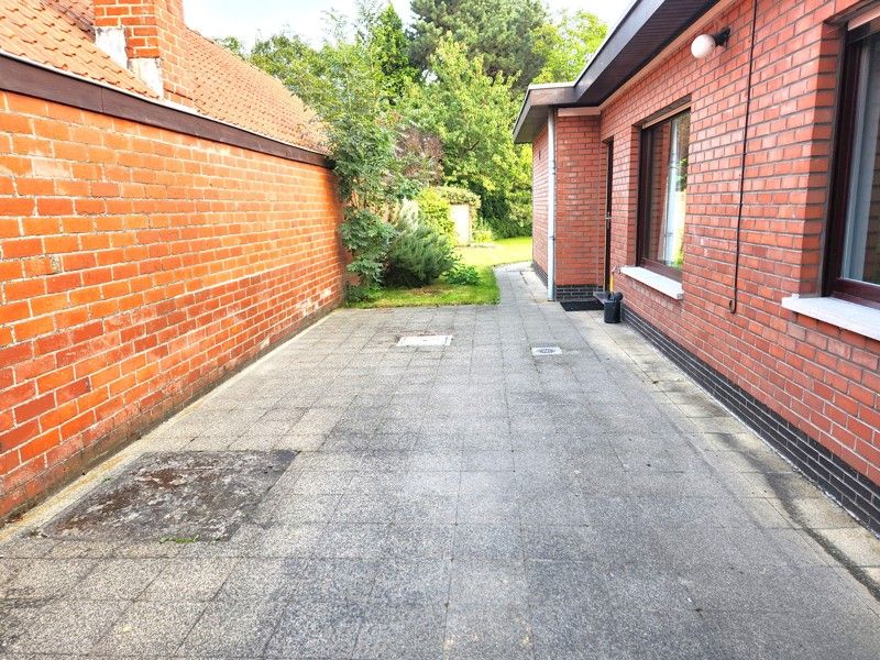 Bungalow met 3 slaapkamers en zeer ruime tuin TE HUUR in Oeselgem! foto 10