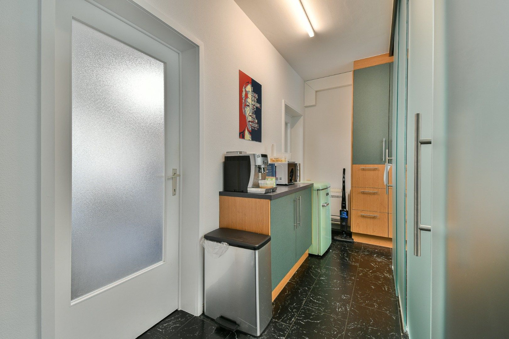 Ruime kantoorruimte in het hart van Oudenburg foto 10