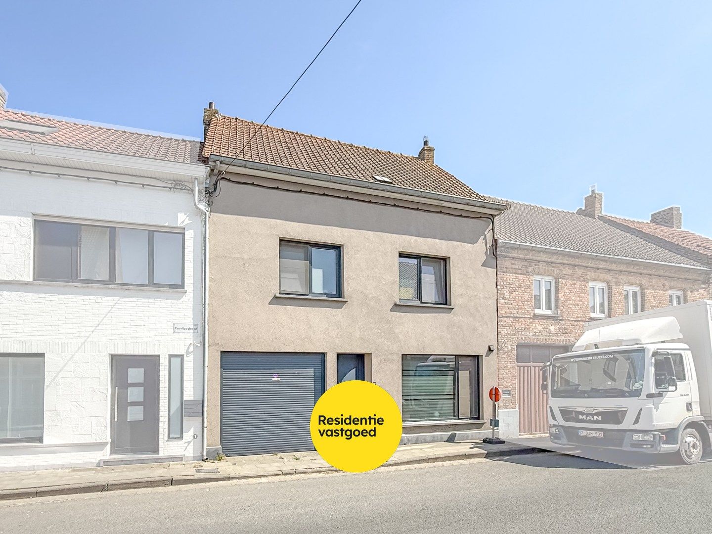 Ruime gezinswoning met garage te Pervijze op 518 m² met prachtige verzichten.  foto {{pictureIndex}}