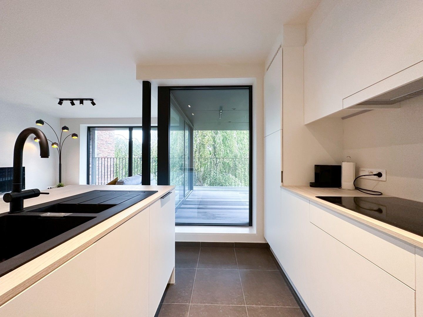 Stijlvol en lichtrijk hoekappartement in een prachtige parkomgeving foto 6