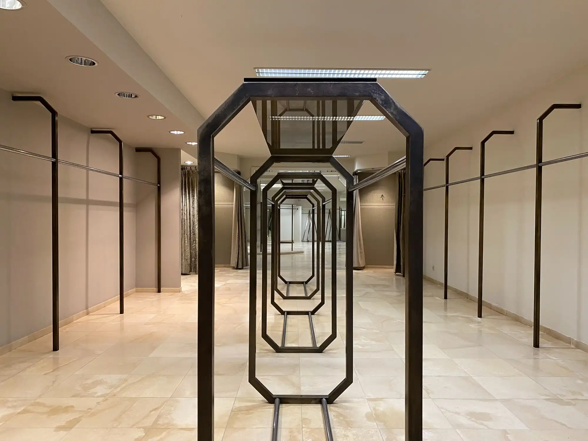 Landelijk gelegen gelijkvloerse VILLA met MAGAZIJN (verkoopsruimte) foto 18