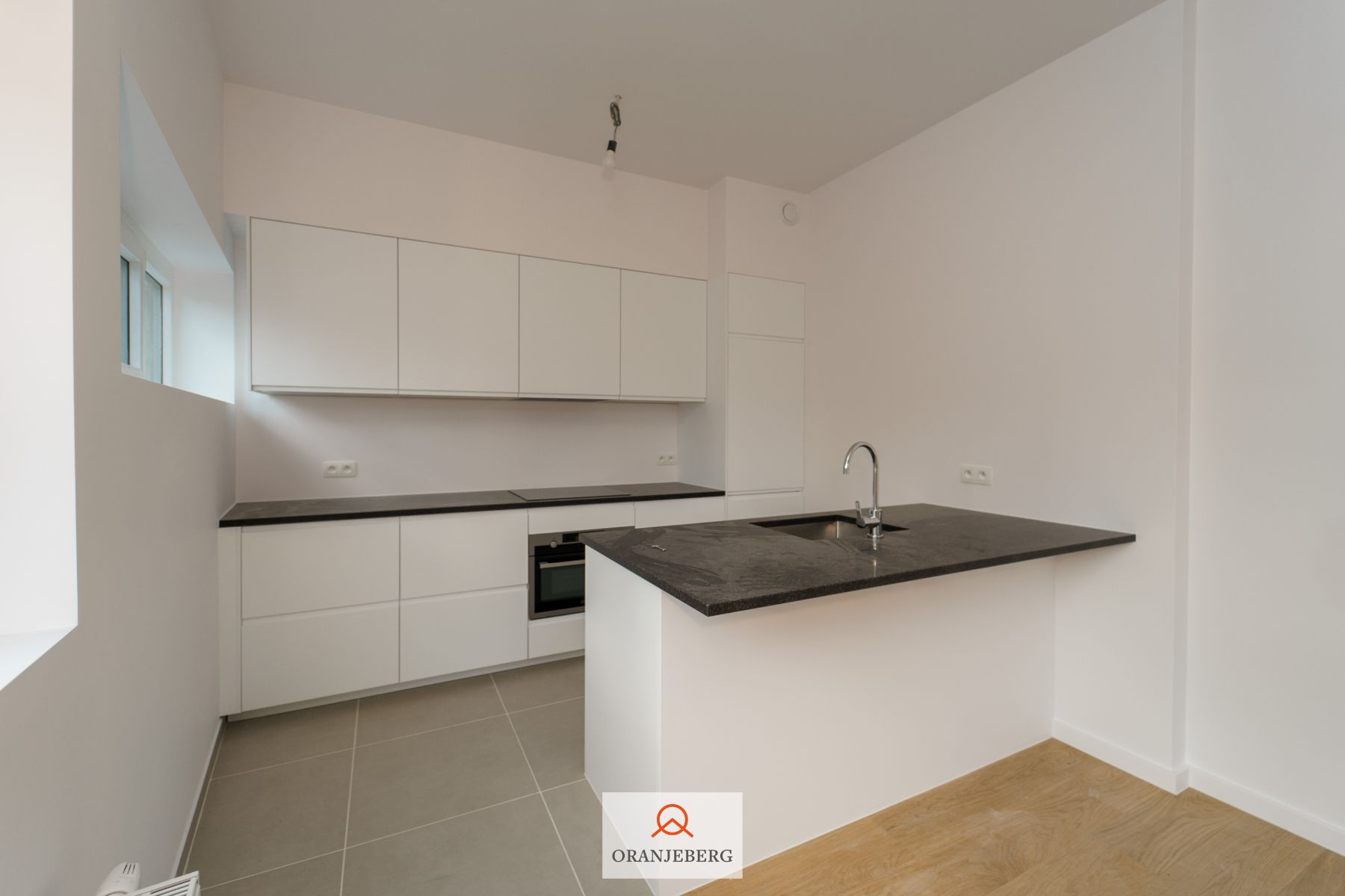 Gerenoveerd gelijkvloers appartement vlakbij station Gent-Sint-Pieters foto 7