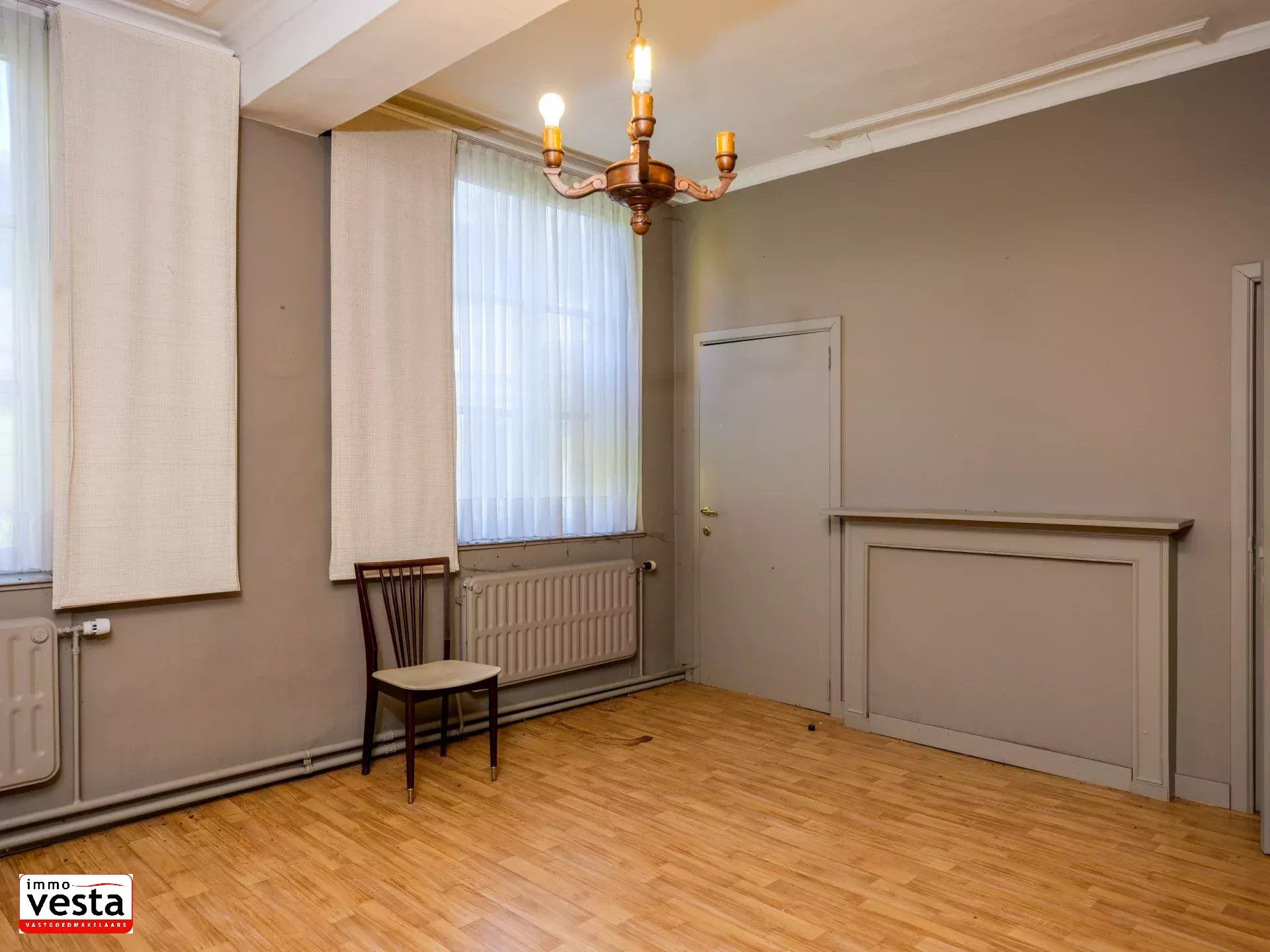 Voormalige pastorie met tal van mogelijkheden foto 26