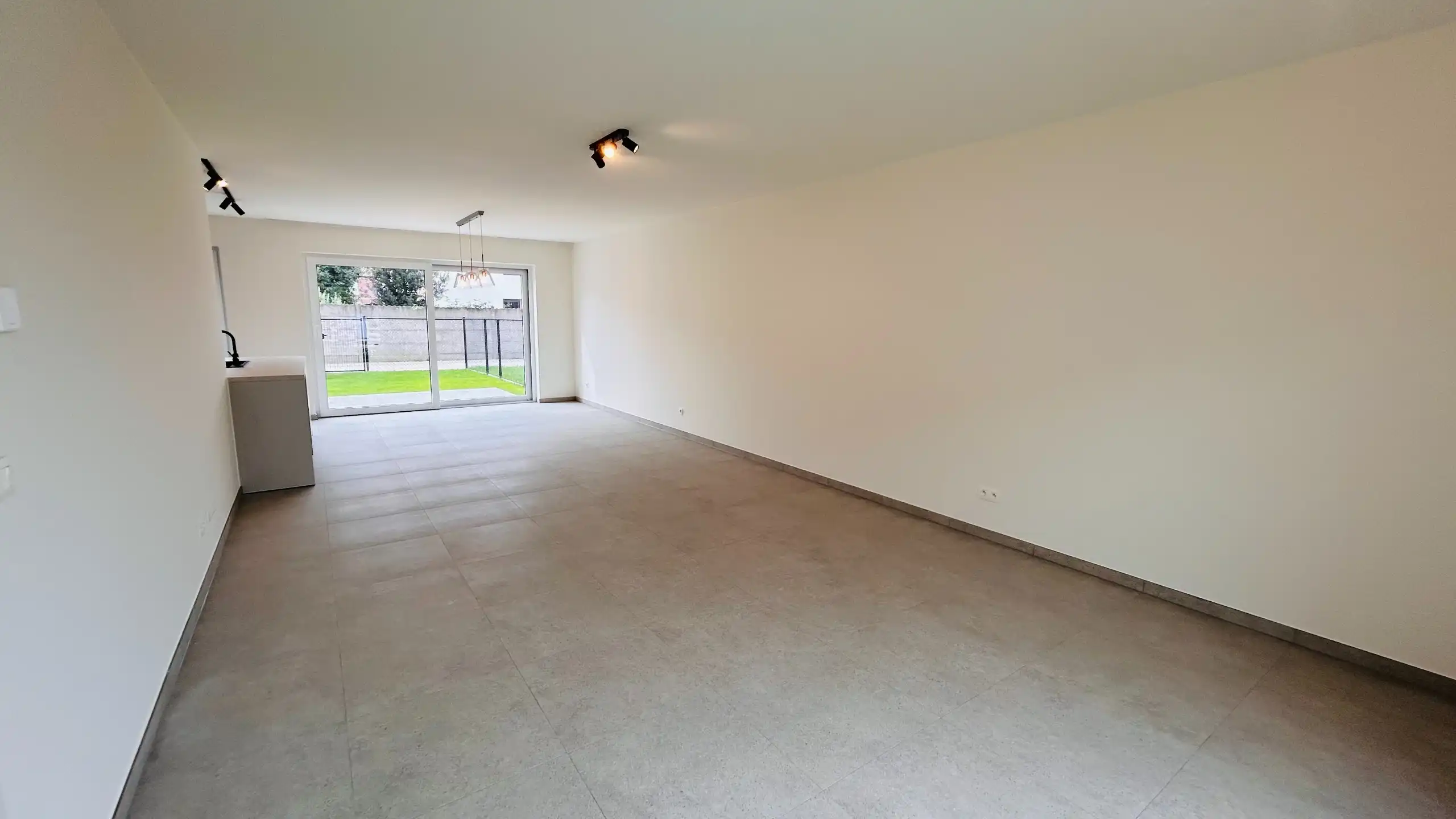 Ruime nieuwbouwwoning met 3 slaapkamers en eigen parkeerplaats in groene woonwijk De Weverie foto 6