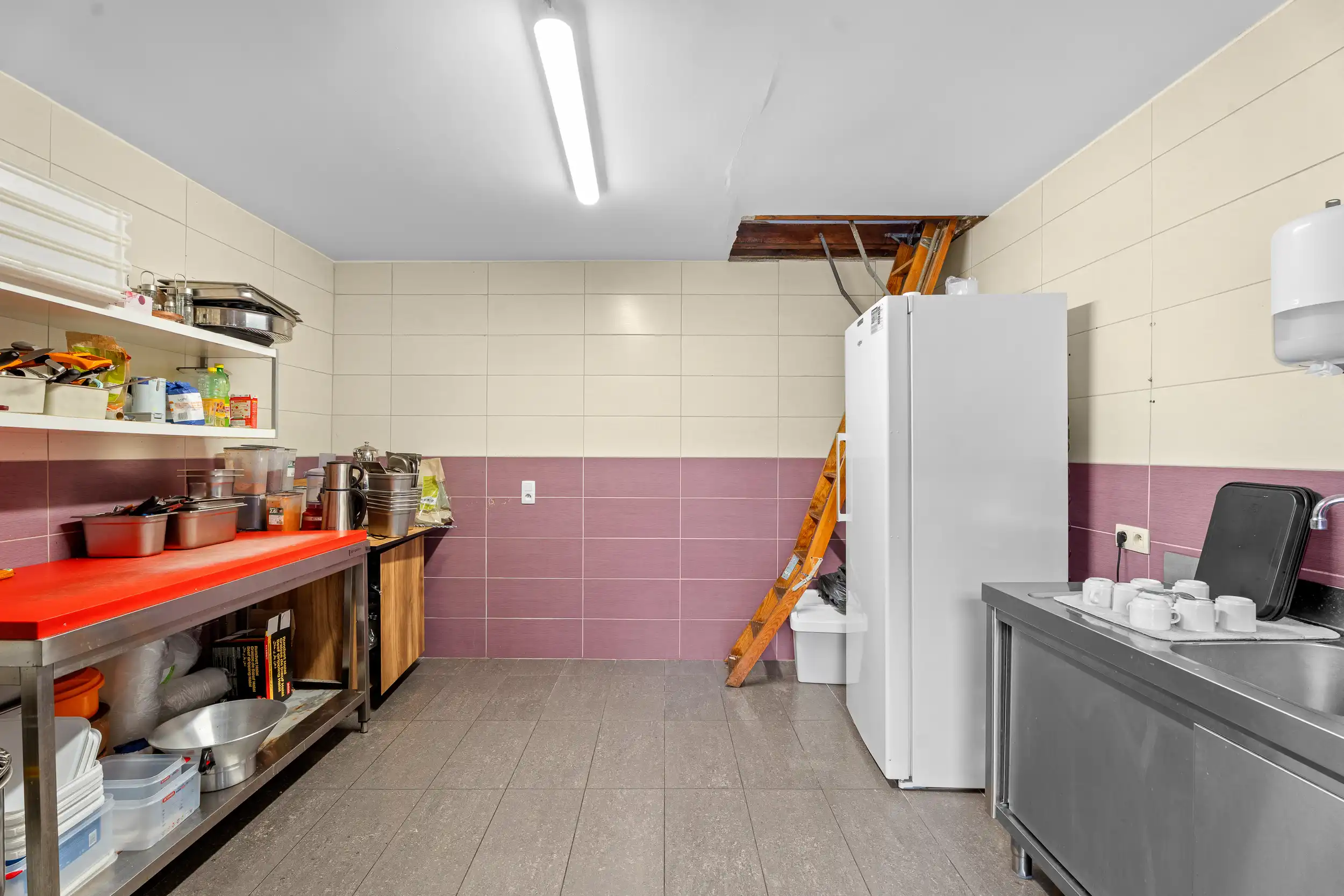Unieke kans: Goeddraaiende pizzazaak met appartement! foto 7
