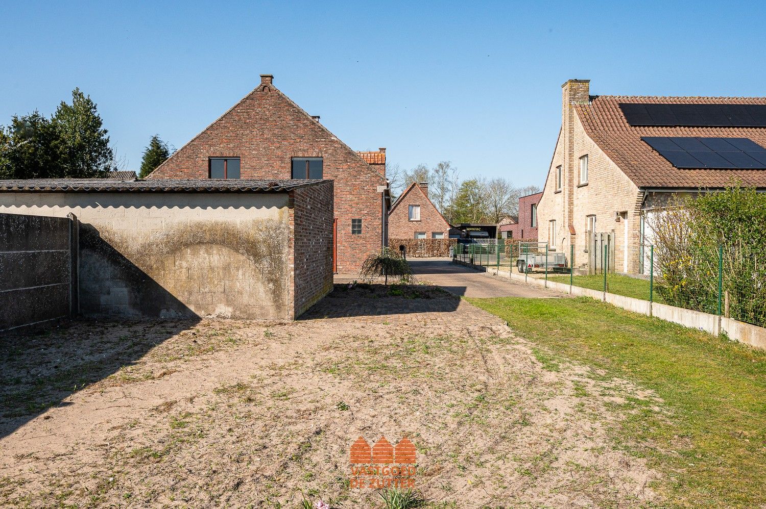 Te renoveren halfopen woning met prachtig vergezicht op unieke locatie foto 4