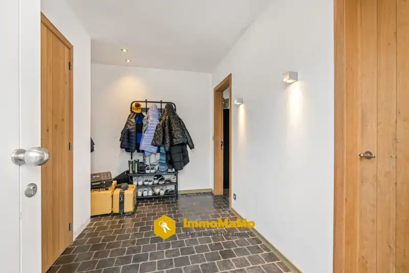 LANDELIJKE WONING MET ENORM RUIME TUIN TE KOOP IN WACHTEBEKE foto 4