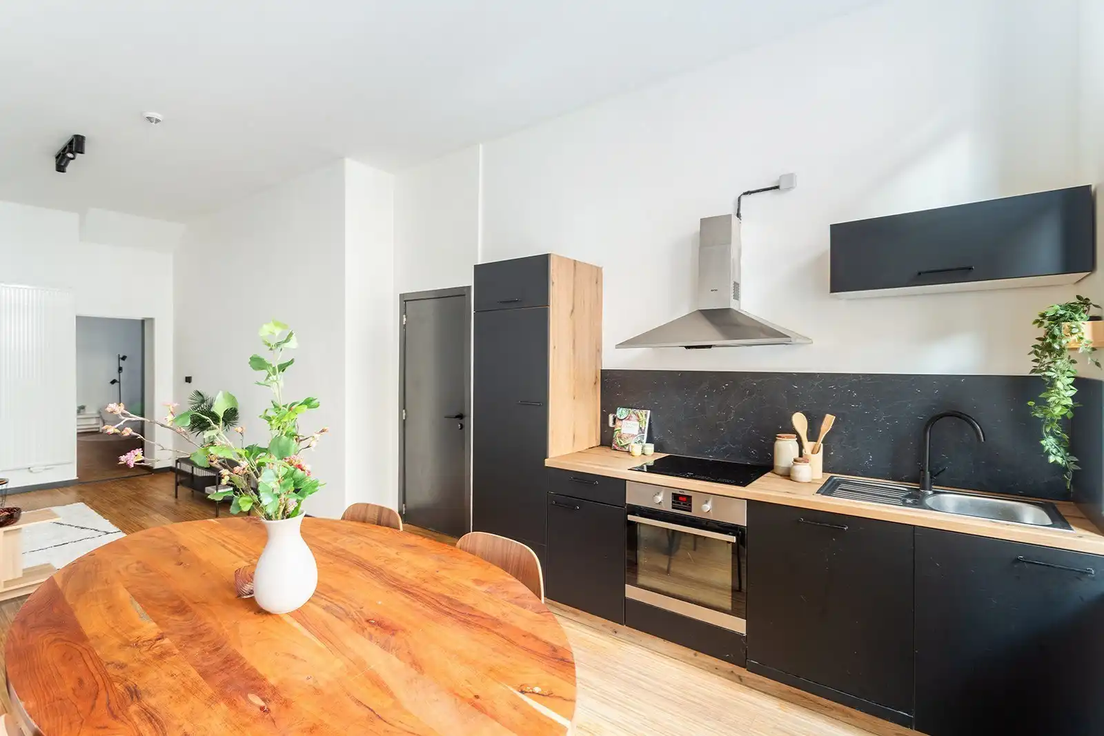 Ruime duplex om de hoek van Park Spoor Noord – Instapklaar én energiezuinig foto {{pictureIndex}}